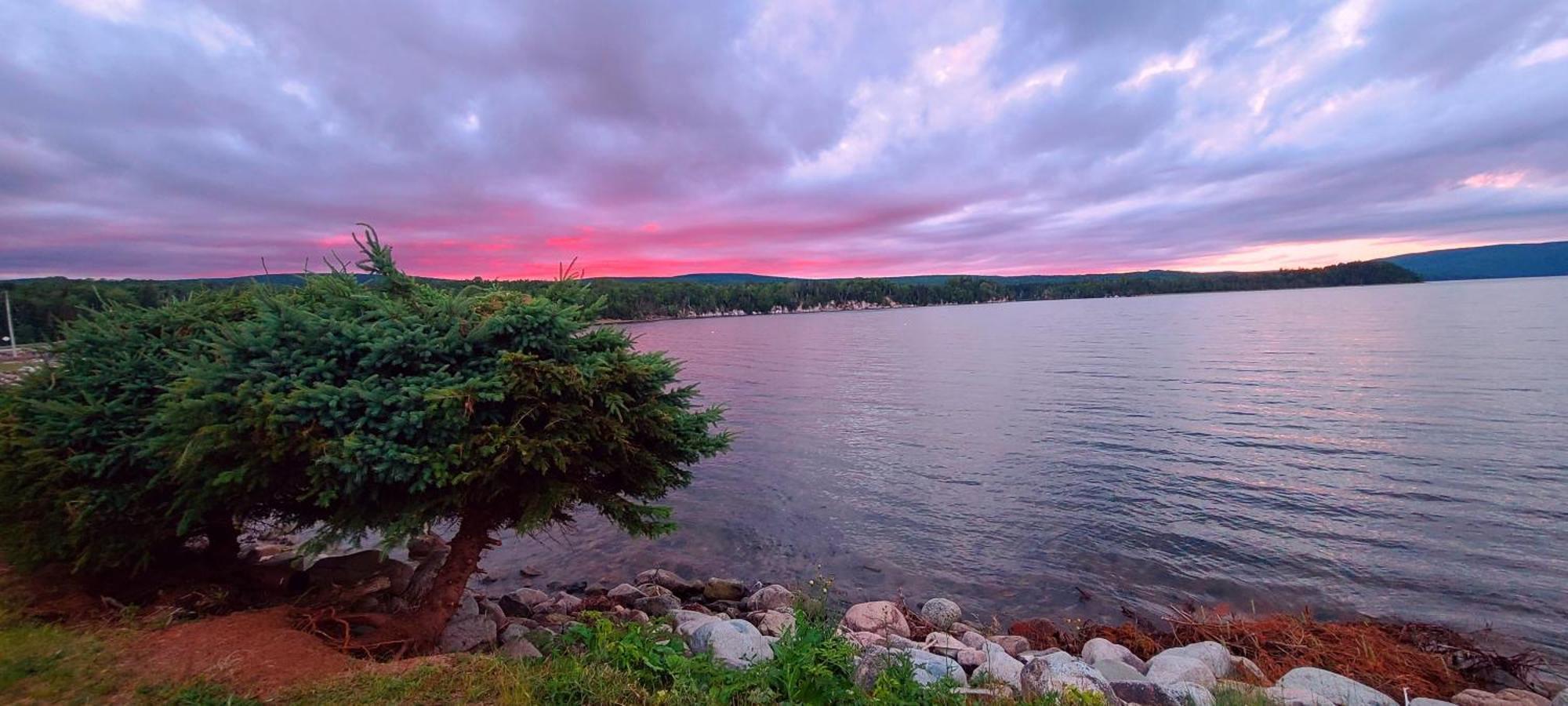 St Ann'S Motel & Cottage Baddeck Inlet Buitenkant foto